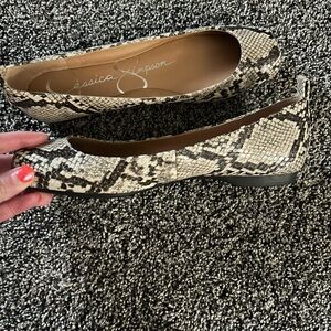 Jessica Simpson Women's Textured Flats